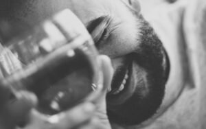 TRT Norge — Alkohol og testosteron: Hvordan alkohol påvirker hormonbalansen hos menn