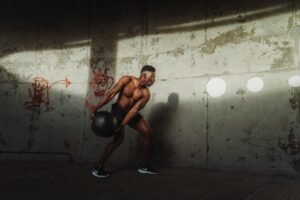 TRT Norge — Styrketrening og testosteron: Slik optimaliserer du treningen for hormonproduksjon